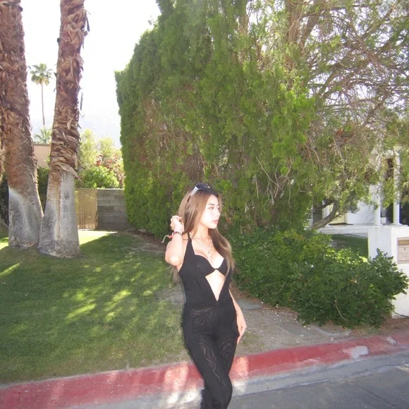 Compact Digital Camera with Display - Picture 4 of 5